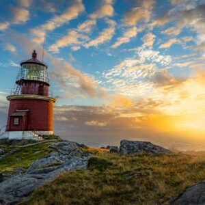 Utsira Fyr i Solnedgang